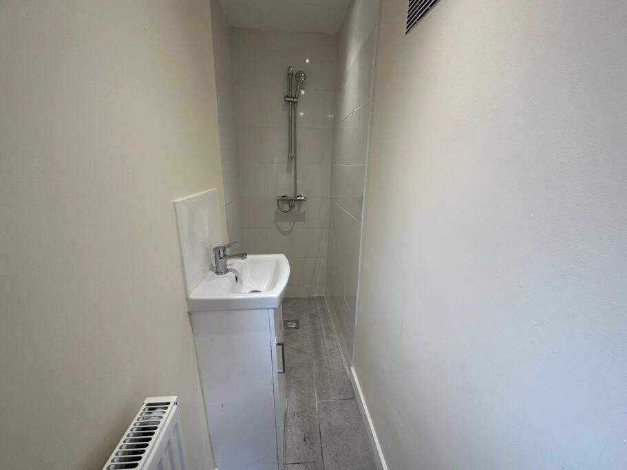 Big 3 Bedroom London House With 2 Bathroom Plumstead  Bagian luar foto
