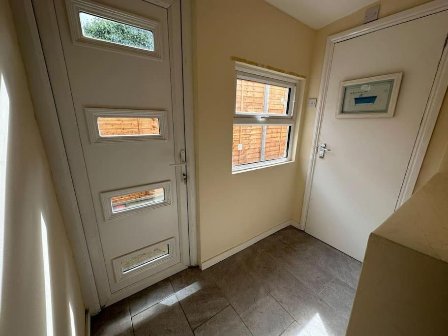 Big 3 Bedroom London House With 2 Bathroom Plumstead  Bagian luar foto