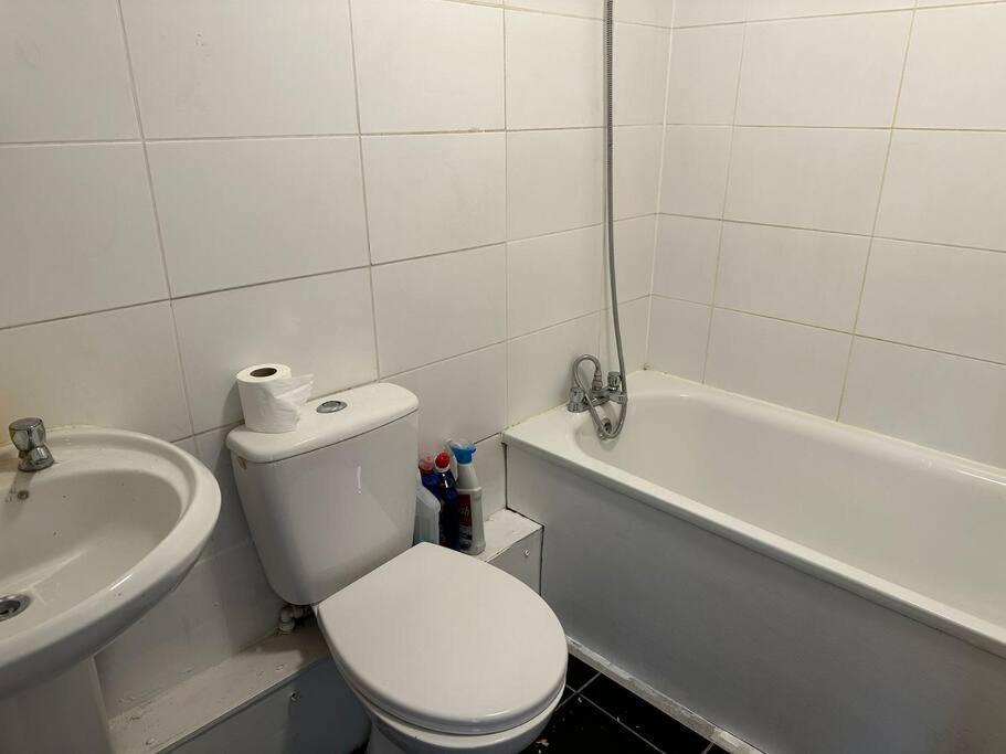 Big 3 Bedroom London House With 2 Bathroom Plumstead  Bagian luar foto