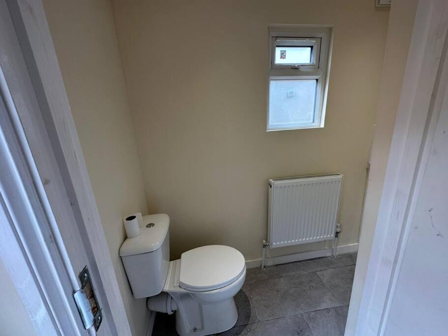 Big 3 Bedroom London House With 2 Bathroom Plumstead  Bagian luar foto