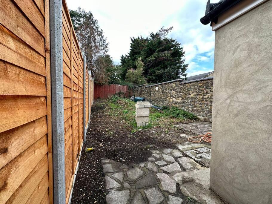 Big 3 Bedroom London House With 2 Bathroom Plumstead  Bagian luar foto