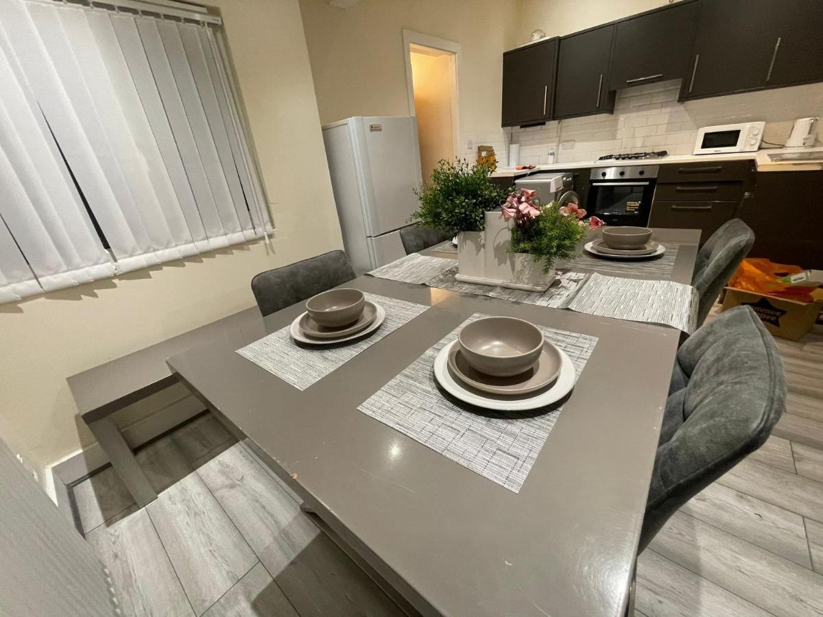 Big 3 Bedroom London House With 2 Bathroom Plumstead  Bagian luar foto