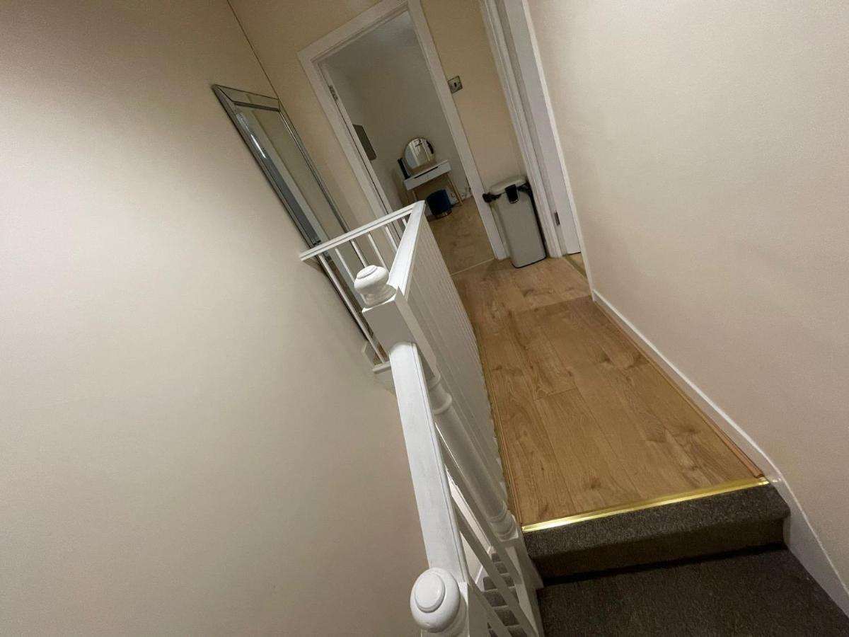 Big 3 Bedroom London House With 2 Bathroom Plumstead  Bagian luar foto