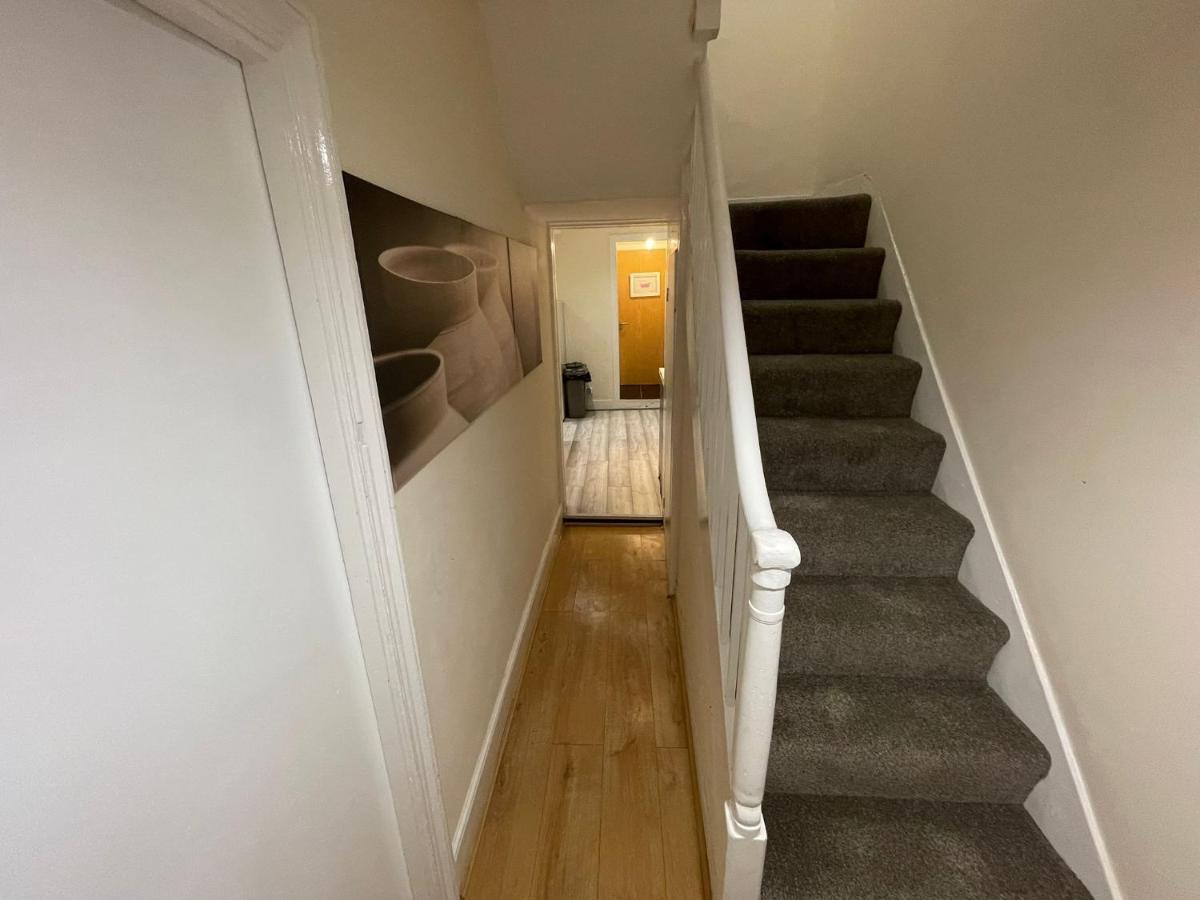 Big 3 Bedroom London House With 2 Bathroom Plumstead  Bagian luar foto