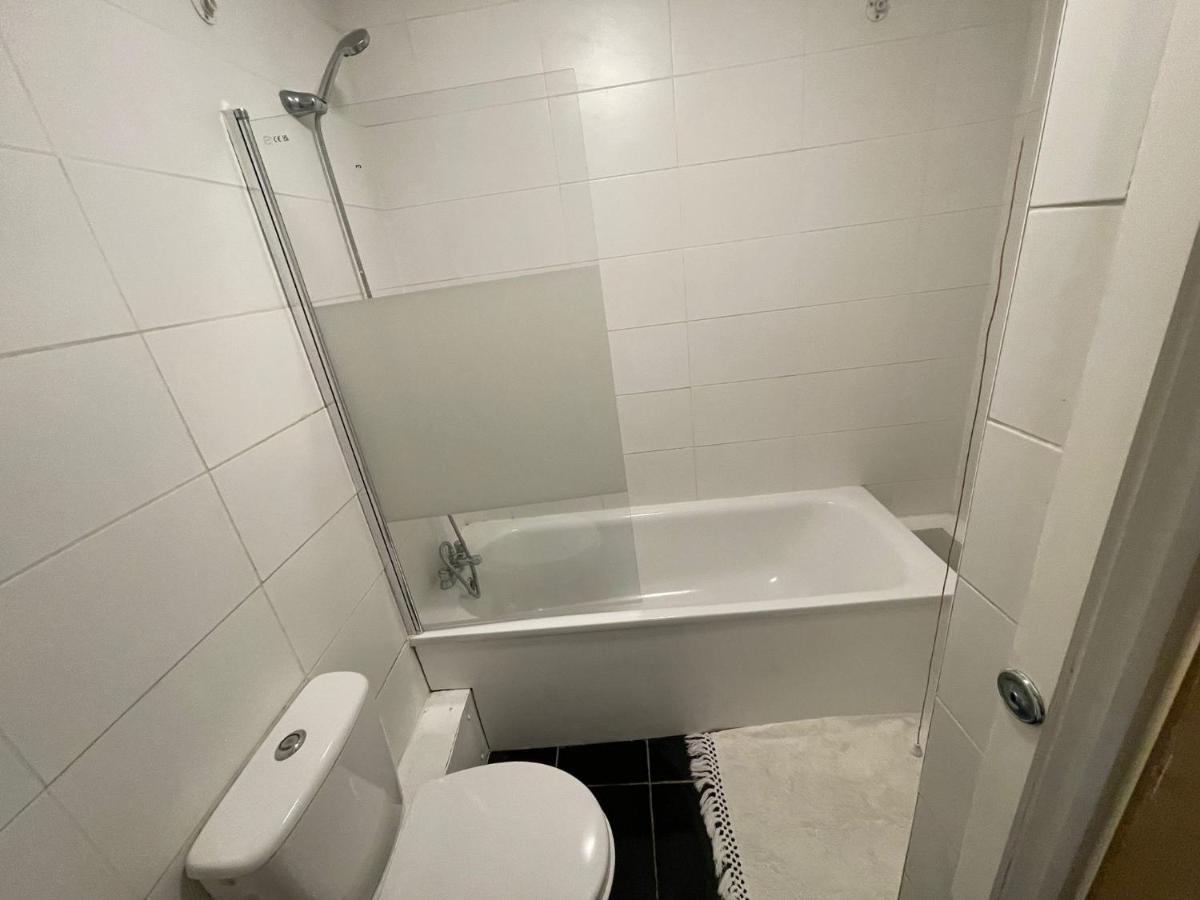 Big 3 Bedroom London House With 2 Bathroom Plumstead  Bagian luar foto