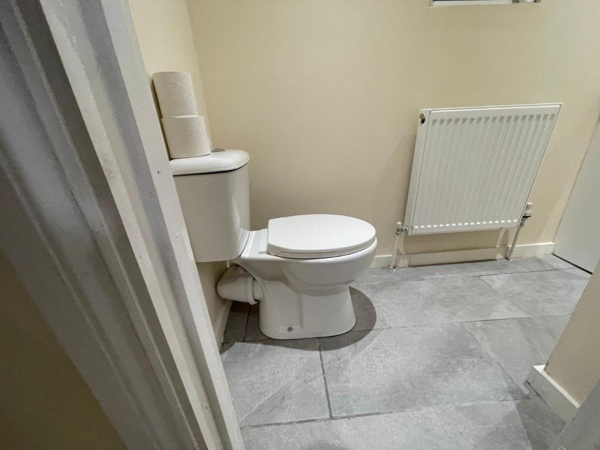 Big 3 Bedroom London House With 2 Bathroom Plumstead  Bagian luar foto