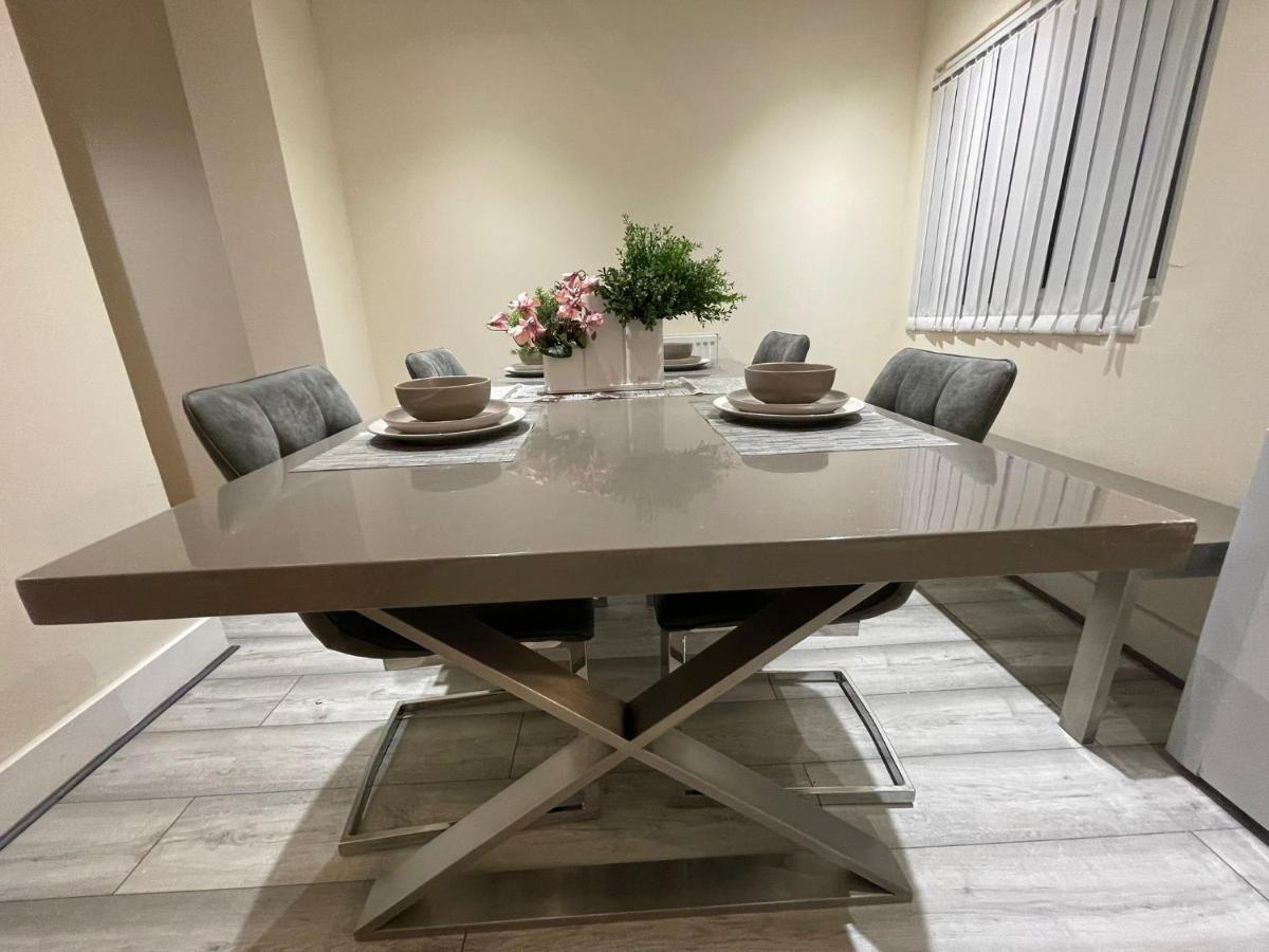Big 3 Bedroom London House With 2 Bathroom Plumstead  Bagian luar foto