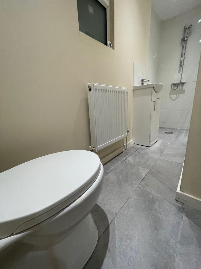 Big 3 Bedroom London House With 2 Bathroom Plumstead  Bagian luar foto