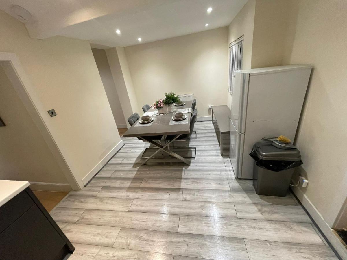 Big 3 Bedroom London House With 2 Bathroom Plumstead  Bagian luar foto