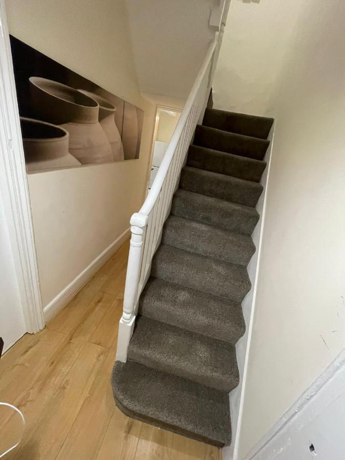 Big 3 Bedroom London House With 2 Bathroom Plumstead  Bagian luar foto