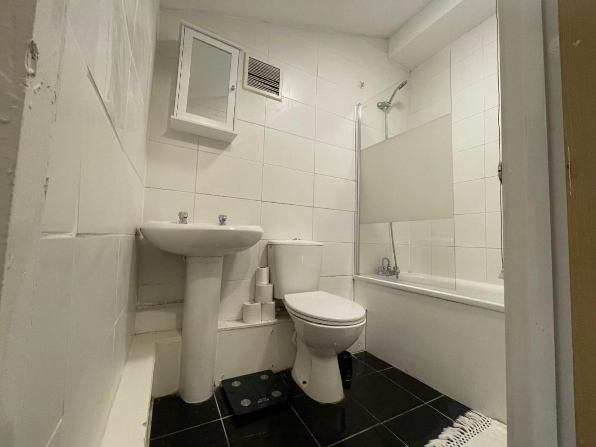 Big 3 Bedroom London House With 2 Bathroom Plumstead  Bagian luar foto