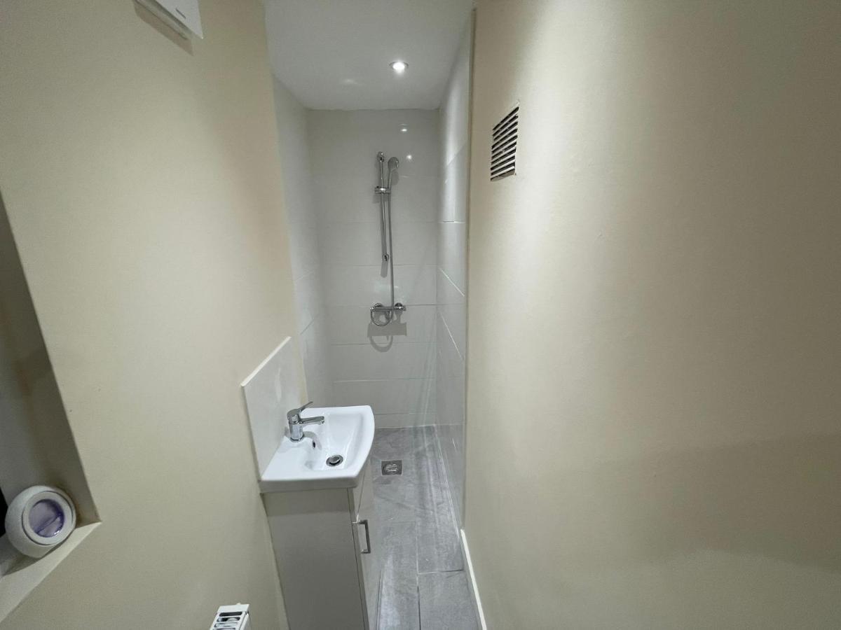 Big 3 Bedroom London House With 2 Bathroom Plumstead  Bagian luar foto