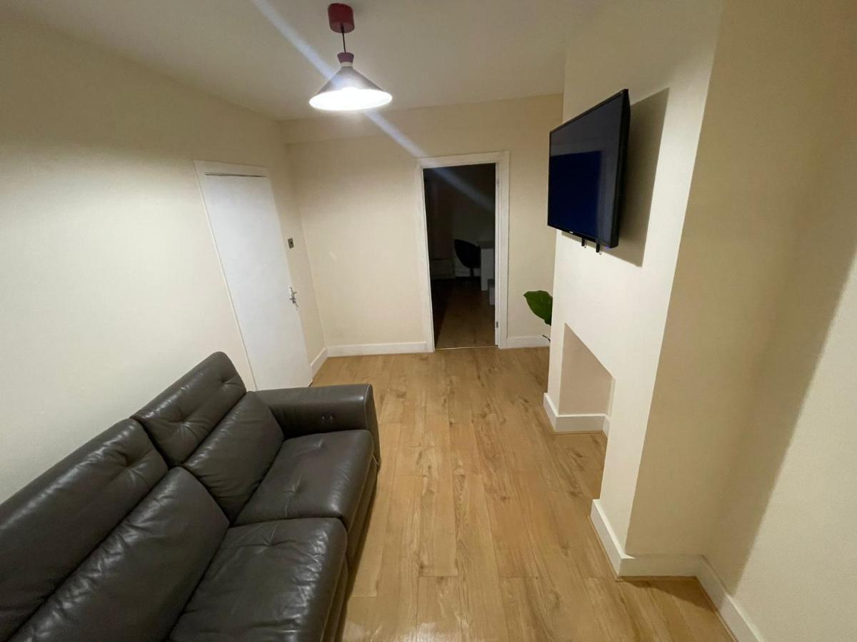 Big 3 Bedroom London House With 2 Bathroom Plumstead  Bagian luar foto