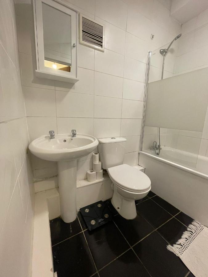 Big 3 Bedroom London House With 2 Bathroom Plumstead  Bagian luar foto