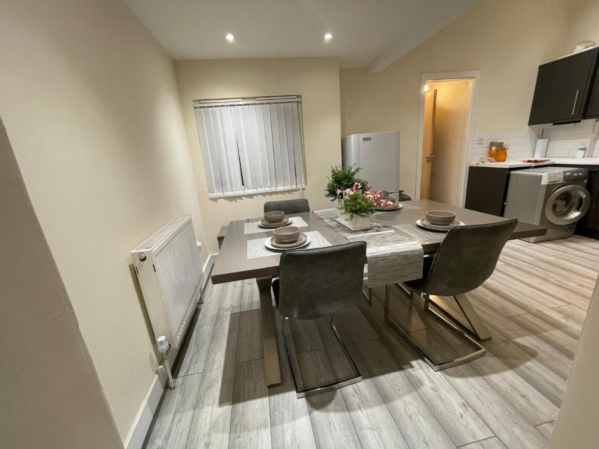 Big 3 Bedroom London House With 2 Bathroom Plumstead  Bagian luar foto